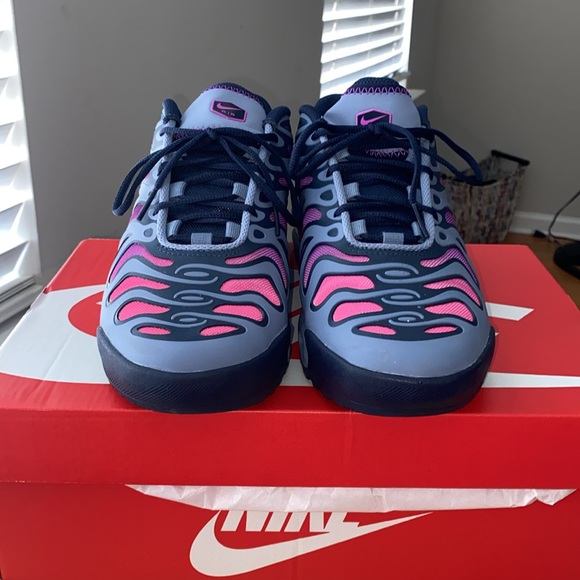 Nike Pink and Blue Sneakers Dynamic Design - Picture 2 of 5